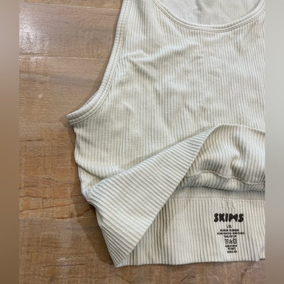 Skims high neck ribbed stretch bralette crop top - Picture 5 of 9